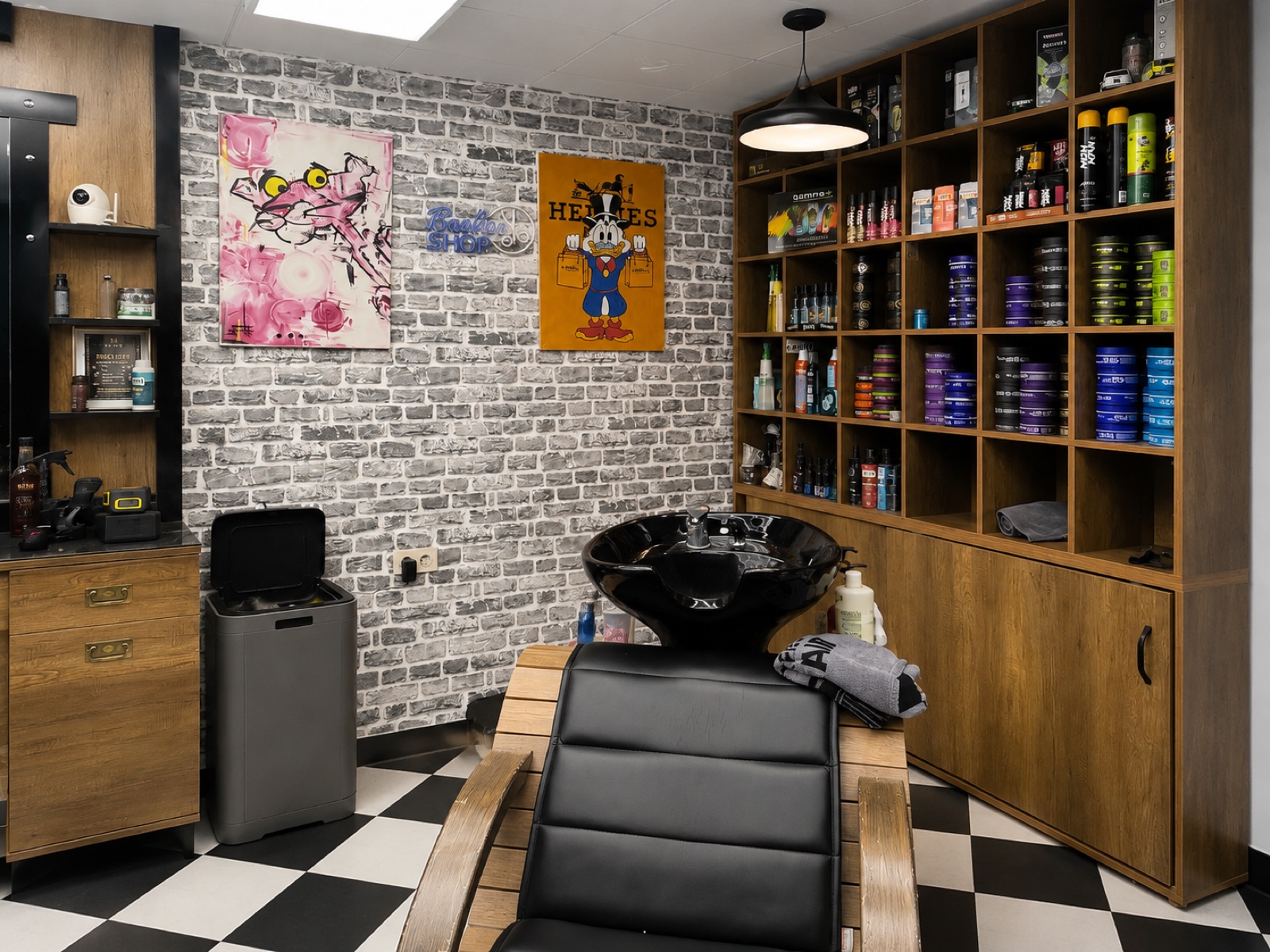 Le mur de produits professionnels du salon